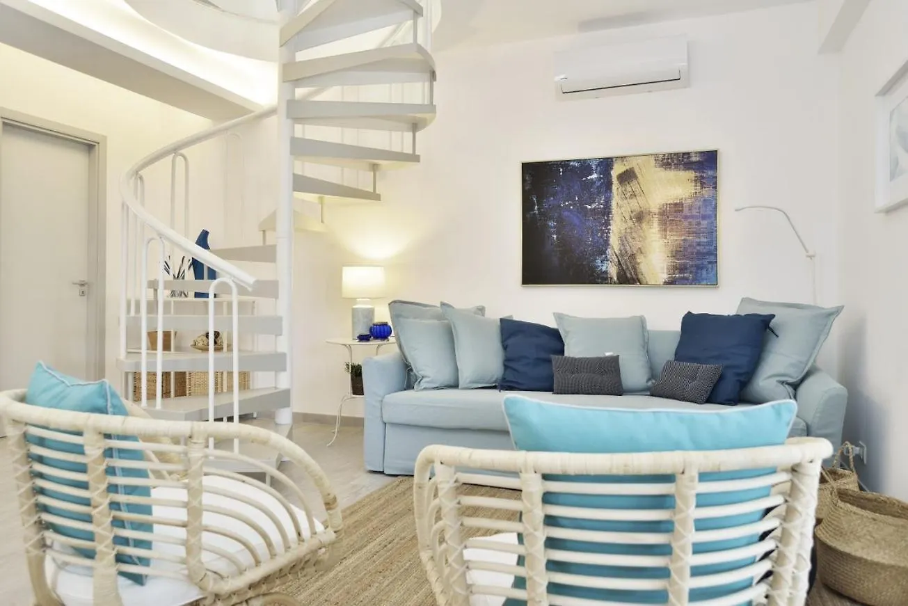 Villa CASA BLANCA A 2 PASSI DEL MARE Santa Maria del Focallo Italia